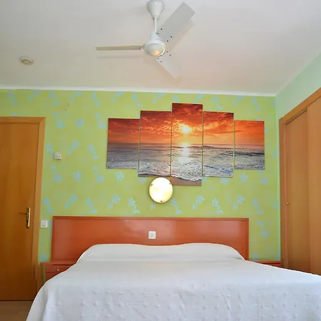 Guest house Julieta 2*